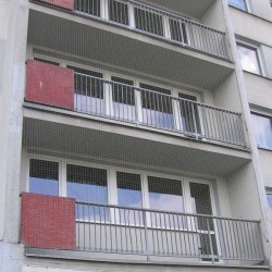 Síť proti holubům 20x20m...