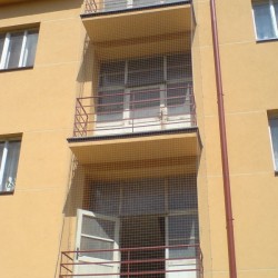 5,95 x 2,95m Písková (Kámen) Síť proti holubům na balkon nebo lodžii